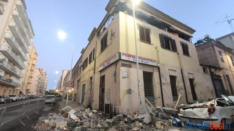 Due mesi dopo l'esplosione, le macerie in via don Minzoni a Sassari restano ancora lì